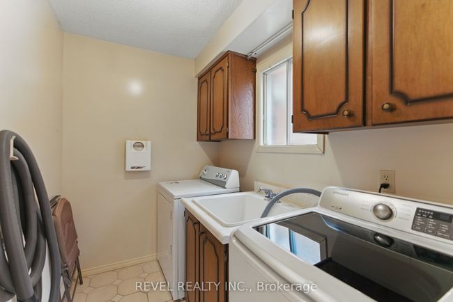 1076 Roxborough Dr, House other with 4 bedrooms, 3 bathrooms and 2 parking in Oakville ON | Image 18