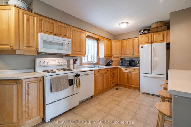 610 Brick Rd, House other with 3 bedrooms, 2 bathrooms and 6 parking in Ennismore ON | Image 10
