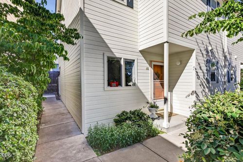461 Tulipan Way, Talent, OR, 97540 | Card Image