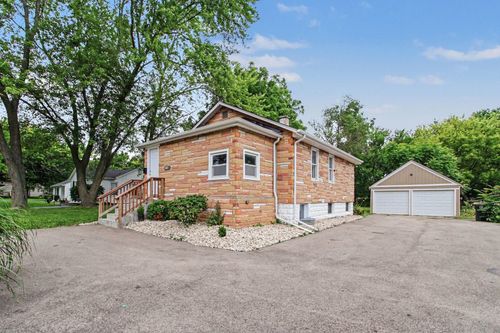 208 W Nippersink Rd, Round Lake, IL, 60073-3511 | Card Image