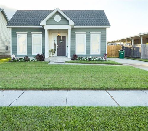 5228 Savannah Ln, Marrero, LA, 70072-8625 | Card Image