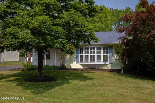 49 Williamsburg Dr, Tinton Falls, NJ, 07753-7852 | Card Image