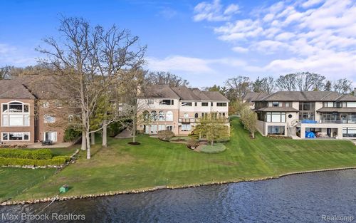 1832 Long Lake Shore Dr, Bloomfield Hills, MI, 48302-1233 | Card Image