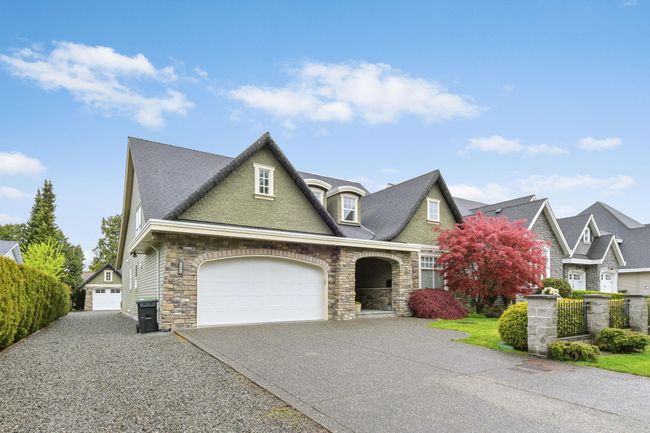 21655 44 Avenue, House other with 4 bedrooms, 3 bathrooms and 10 parking in Langley BC | Image 2
