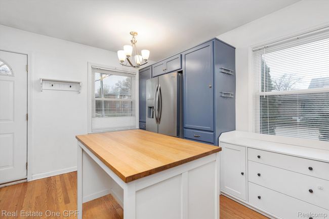 2368 Stanhope St, House other with 3 bedrooms, 2 bathrooms and null parking in Grosse Pointe Woods MI | Image 9