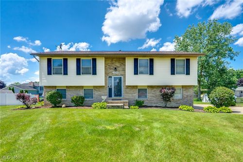 2395 Libra Cir Sw, Canton, OH, 44706-2068 | Card Image