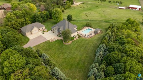 809 W 3rd St Street, Dell Rapids, SD, 57022 | Card Image