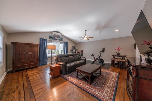 586 Earl Dr, Northfield, IL, 60093-1106 | Card Image