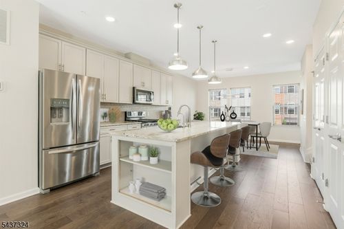 17 Gala Ct, Livingston, NJ, 07039-5712 | Card Image