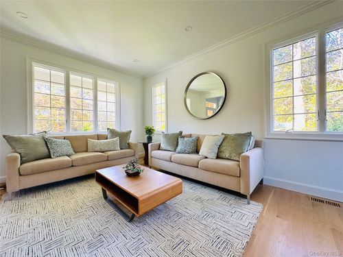 10 Ginny Ln, Hampton Bays, NY, 11946-1853 | Card Image