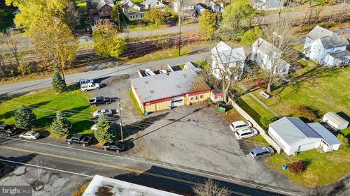 399 Oak St, East Stroudsburg, PA, 18301-1402 | Card Image