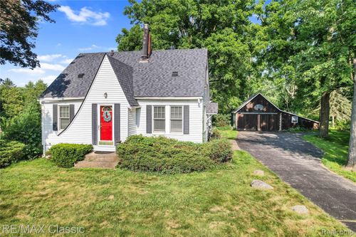 25200 Milford Rd, South Lyon, MI, 48178-8944 | Card Image