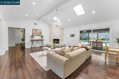 8920 Barrhill Way, Fair Oaks, CA, 95628-4004 | Card Image