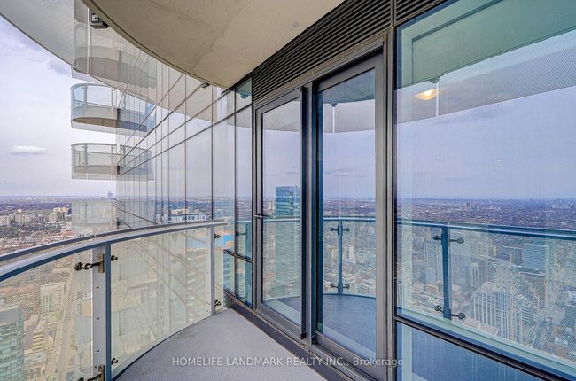 6108 - 1 Bloor St E, Condo with 2 bedrooms, 2 bathrooms and 1 parking in Toronto ON | Image 37