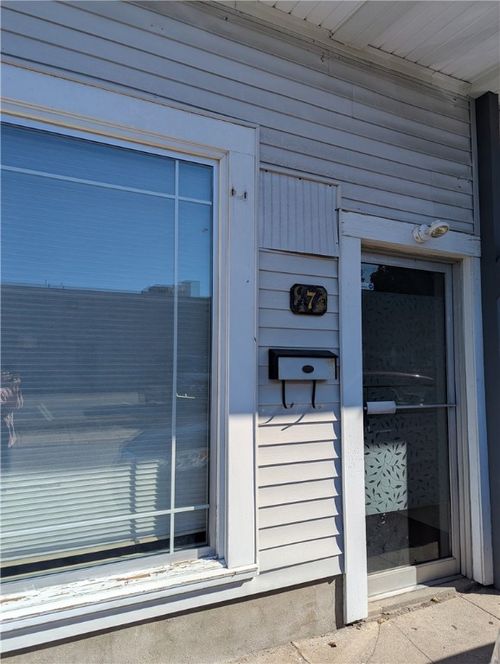 7 Weaver St, West Warwick, RI, 02893-4746 | Card Image