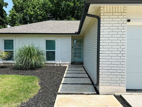 4504 W Village Ct, Austin, TX, 78744-3816 | Card Image