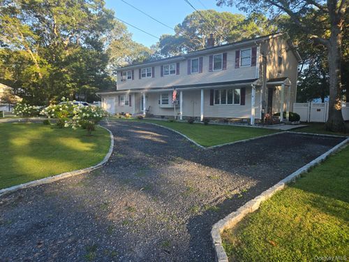 10 Maria Ct, Holbrook, NY, 11741-3502 | Card Image