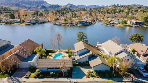 2546 Oakshore Dr, Westlake Village, CA, 91361-3417 | Card Image