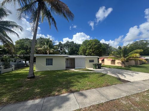 820 Ne 141st St, North Miami, FL, 33161-3210 | Card Image