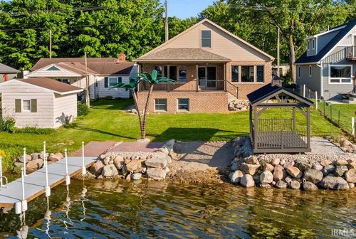 64 W Lakeside Dr, North Manchester, IN, 46962-8502 | Card Image