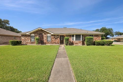 652 Birchwood Dr, Port Neches, TX, 77651-6101 | Card Image