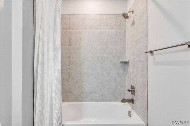 Full bathroom with shower / bath combo | Image 20