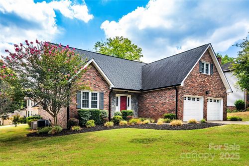 732 Deerfield Dr, Mount Holly, NC, 28120-1158 | Card Image