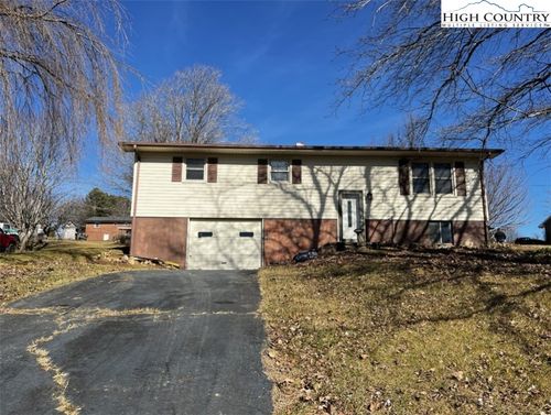 610 Collins Rd, Sparta, NC, 28675-8427 | Card Image