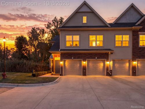 622 Pointe Dr, Walled Lake, MI, 48390-3583 | Card Image