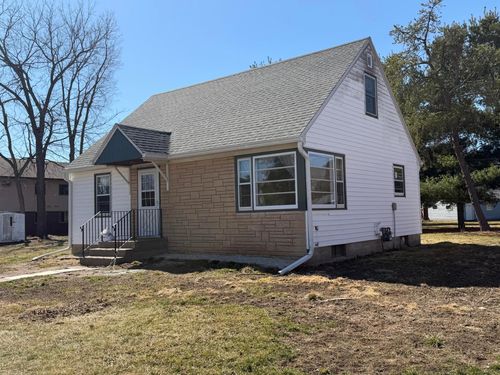 307 N Walnut St, La Crescent, MN, 55947-1180 | Card Image