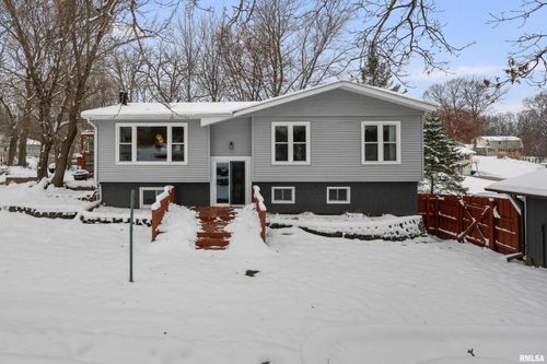8325 55th St, Coal Valley, IL, 61240-9729 | Card Image