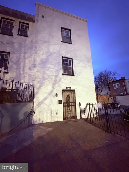 b-1170 Abbey Place Ne, WASHINGTON, DC, 20002 | Card Image