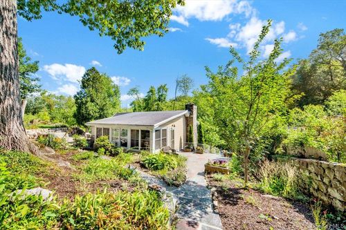 25 Evergreen Rd, Putnam Valley, NY, 10579-2220 | Card Image