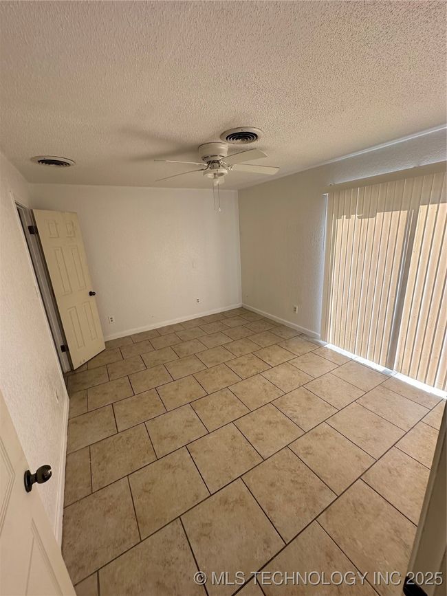 living room | Image 4