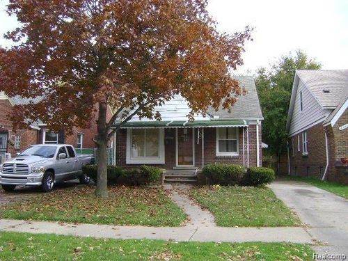 18652 Waltham St, Detroit, MI, 48205-2665 | Card Image