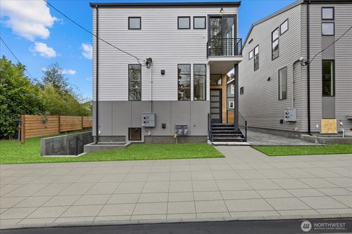 b-2405 E Fir St, Seattle, WA, 98122 | Card Image
