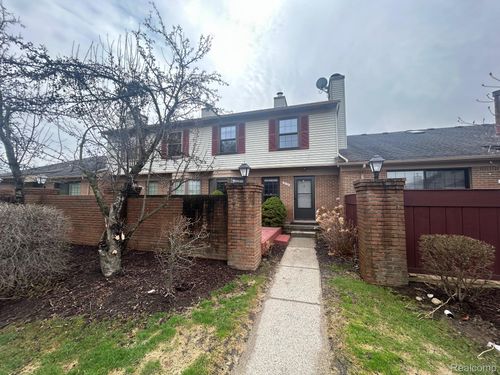 31164 Country Way, Farmington Hills, MI, 48331-1035 | Card Image