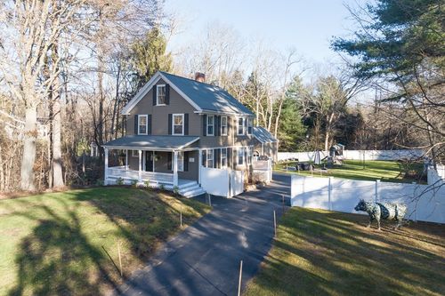 556 Wellesley St, Weston, MA, 02493-1015 | Card Image