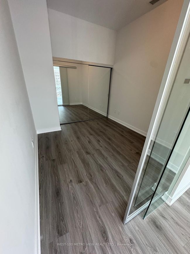 205 - 430 Square 1 Dr, Condo with 1 bedrooms, 1 bathrooms and 1 parking in Mississauga ON | Image 5