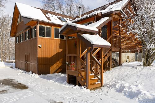 21 Old Town Road, Fishkill, NY, 12508 | Card Image