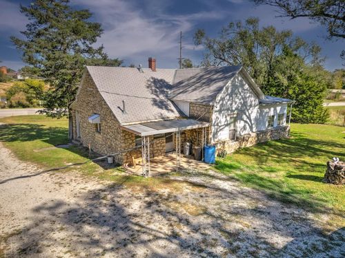 121 W 33rd Ave, Winfield, KS, 67156-8765 | Card Image