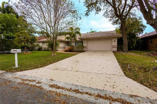 8248 Nw 40th Ct, Coral Springs, FL, 33065-1334 | Card Image
