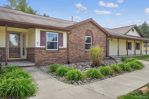 742 Ann Marie Ct, Oxford, MI, 48371-1445 | Card Image
