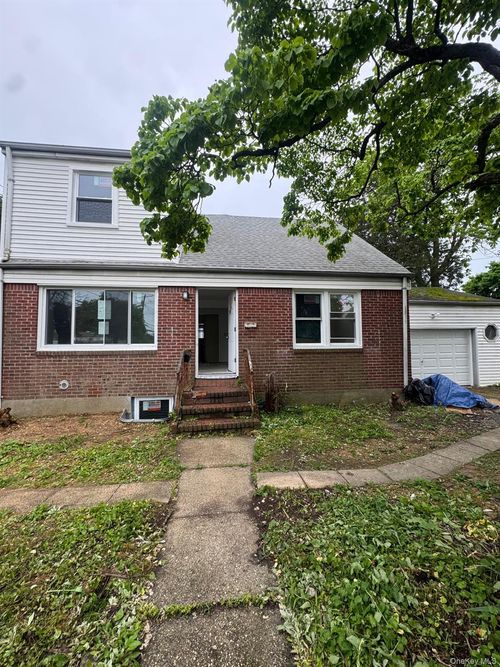 258 Brown Ave, Hempstead, NY, 11550-7140 | Card Image
