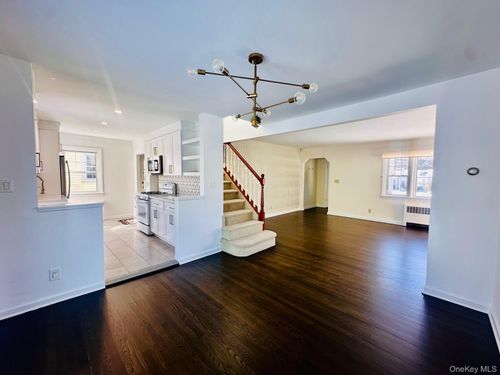 11 W Glen Ave, Port Chester, NY, 10573-2223 | Card Image