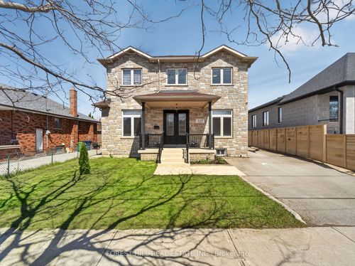 114 Regent Rd, North York, ON, M3K1H4 | Card Image