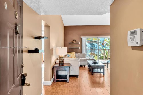 apt-303-771 N Pine Island Rd, Plantation, FL, 33324-1350 | Card Image