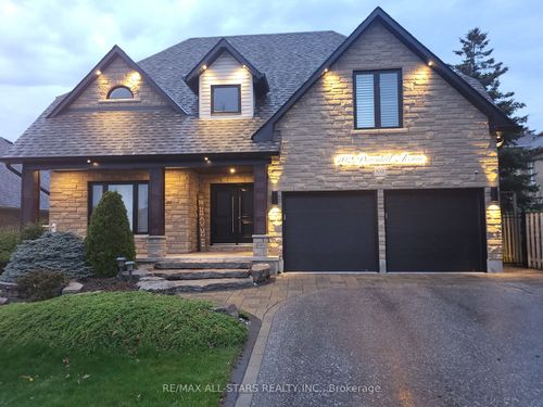 102 Dawnhill Ave, Oshawa, ON, L1J8G4 | Card Image