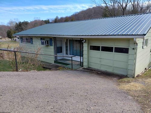 32 Circle Dr, Mount Clare, WV, 26408-6801 | Card Image