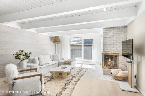 14-901 E Hyman Ave, Aspen, CO, 81611-2033 | Card Image